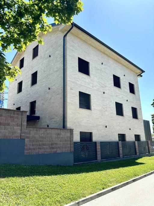 Villa Moste 3-Free Parking&Pool, Ev Station リュブリャナ エクステリア 写真